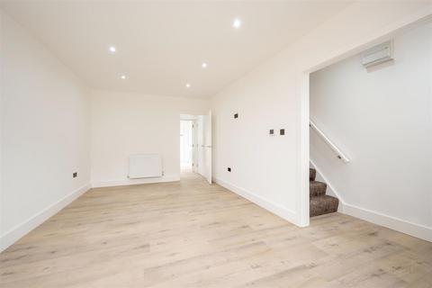 2 bedroom house for sale, Daventry Avenue, Walthamstow, London