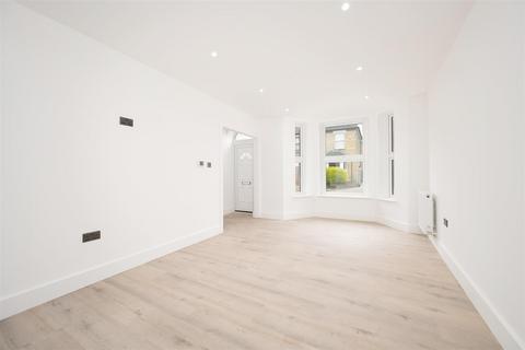 2 bedroom house for sale, Daventry Avenue, Walthamstow, London