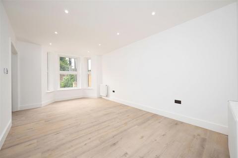 2 bedroom house for sale, Daventry Avenue, Walthamstow, London