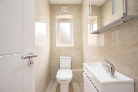 2 bedroom house for sale, Daventry Avenue, Walthamstow, London