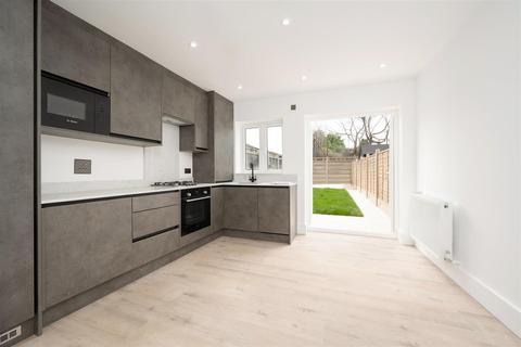 2 bedroom house for sale, Daventry Avenue, Walthamstow, London
