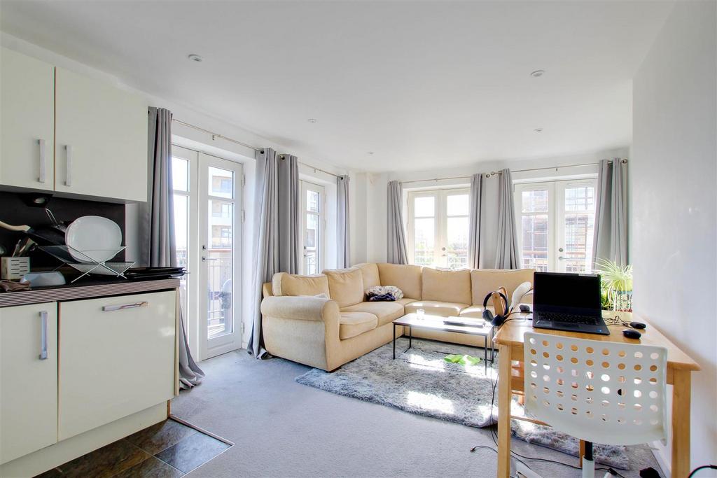 Apartment in Cambridge, Petersfield - View 3