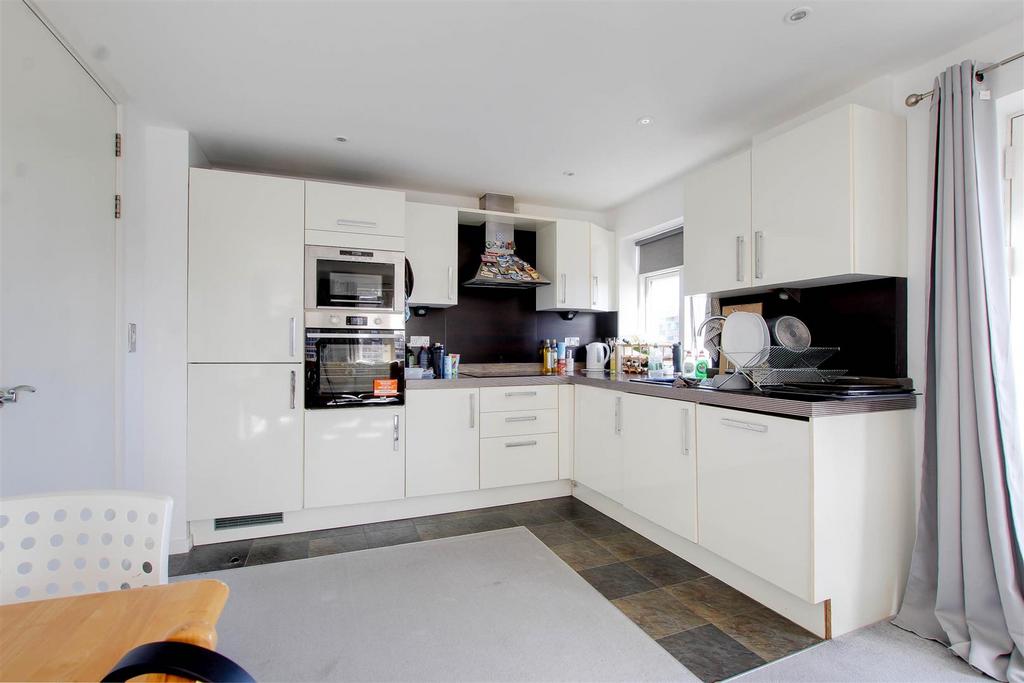 Apartment in Cambridge, Petersfield - View 4