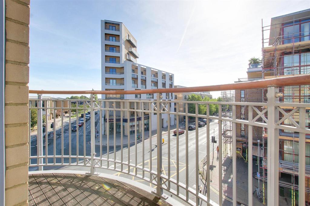 Apartment in Cambridge, Petersfield - View 5
