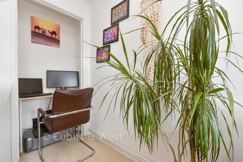 1 bedroom flat for sale, Levett Road, Leatherhead, Surrey