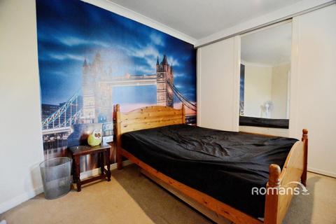 1 bedroom in a house share to rent, Crispin Way, Uxbridge, UB8