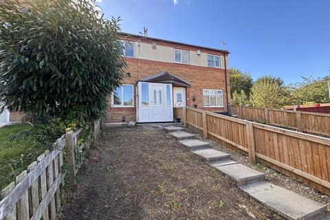 2 bedroom terraced house to rent, Raynville Walk, West Yorkshire LS13