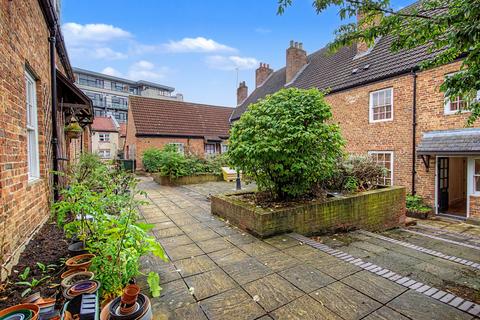 1 bedroom in a flat share to rent, B1 Tanners Court 9 Friars, Newcastle upon Tyne, NE1 5XE