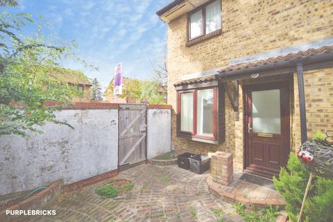 1 bedroom end of terrace house for sale, Fiennes Close, Dagenham, RM8