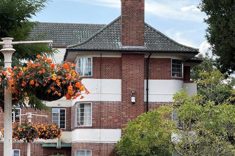 2 bedroom flat for sale, Woodford Road, London, E18