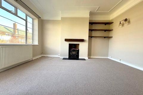 2 bedroom flat for sale, Woodford Road, London, E18