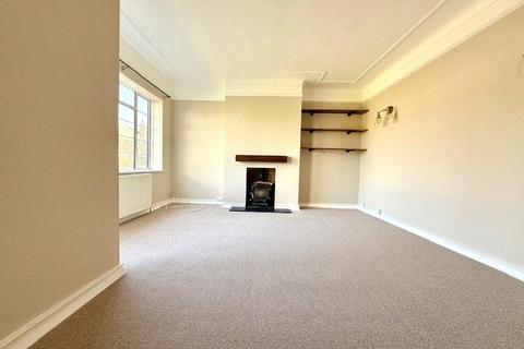 2 bedroom flat for sale, Woodford Road, London, E18