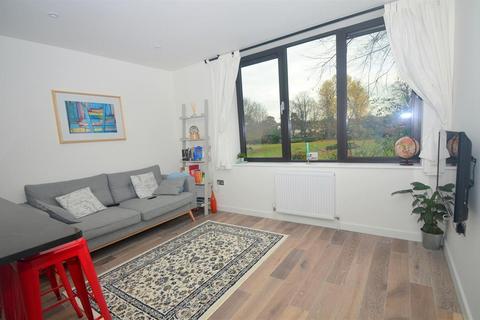 1 bedroom flat to rent, Novellus Court, Epsom KT18