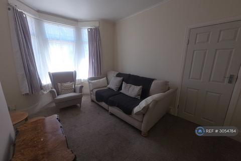 4 bedroom terraced house to rent, Stanley Road, Ilford, IG1