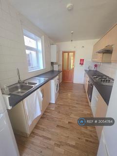 4 bedroom terraced house to rent, Stanley Road, Ilford, IG1