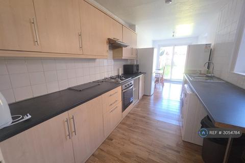 4 bedroom terraced house to rent, Stanley Road, Ilford, IG1