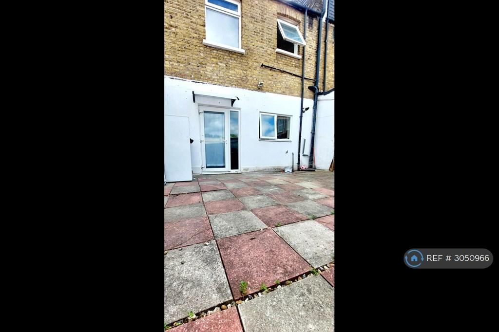 House in London - View 4