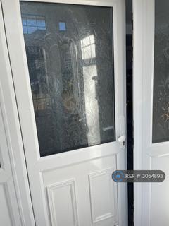 3 bedroom semi-detached house to rent, Dovedale Avenue, Ilford, IG5