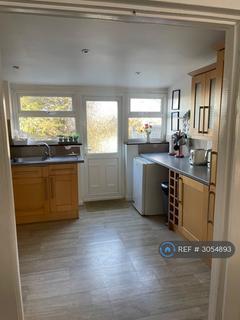 3 bedroom semi-detached house to rent, Dovedale Avenue, Ilford, IG5