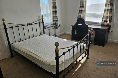 3 bedroom flat to rent