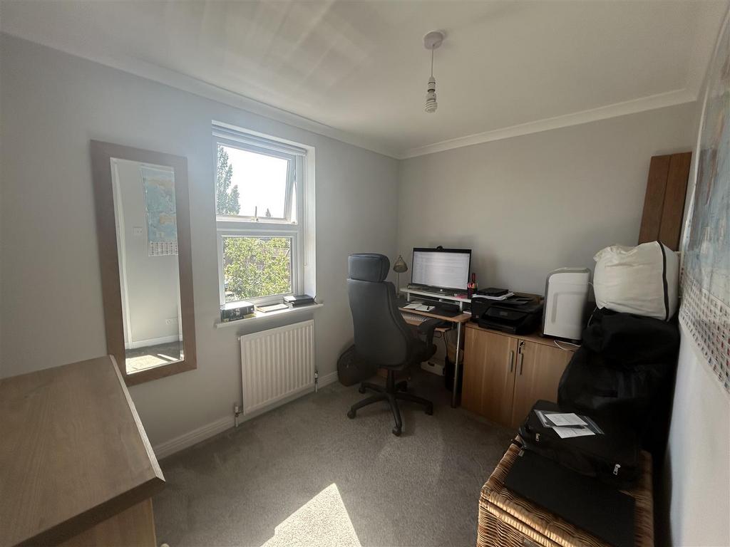 Apartment in Kingston Upon Thames - More