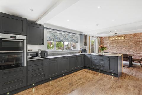 4 bedroom detached house for sale, Oxlip Leyes, Bicester, OX26