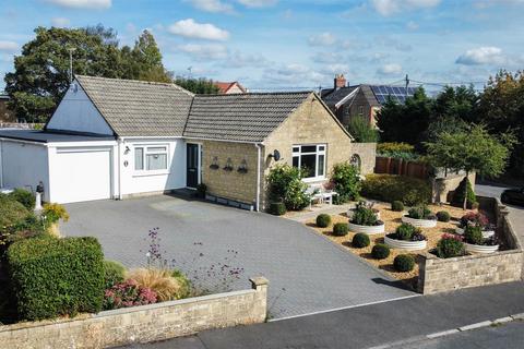 2 bedroom detached bungalow for sale, Mere Avenue, Hullavington