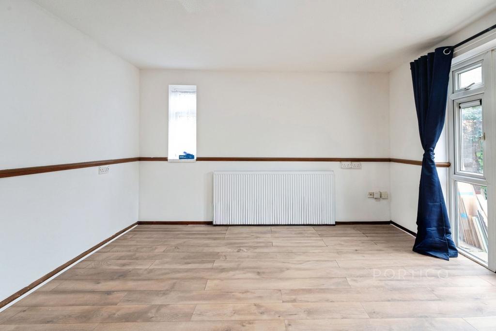 Apartment in London, Leytonstone - View 2