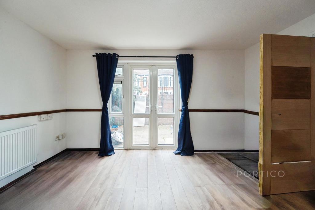 Apartment in London, Leytonstone - View 3