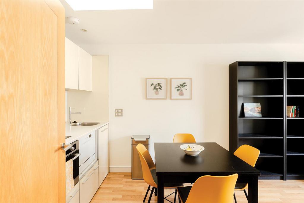 Apartment in Bristol - More