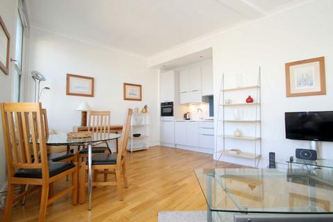 1 bedroom flat to rent, West Smithfield, London EC1A