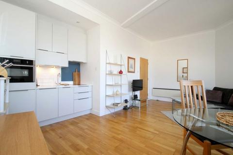 1 bedroom flat to rent, West Smithfield, London EC1A