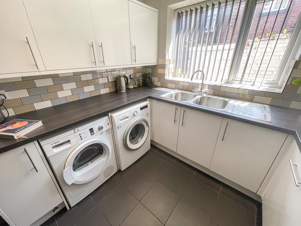 House in L6 6DD - View 3