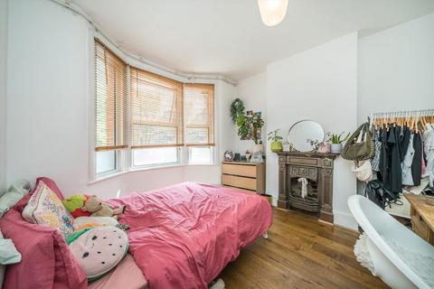 3 bedroom flat to rent, Chatham Road, Kingston Upon Thames KT1