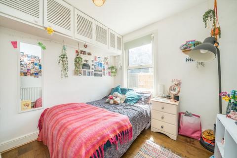 3 bedroom flat to rent, Chatham Road, Kingston Upon Thames KT1