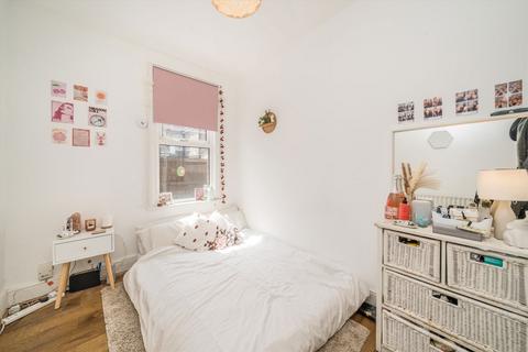 3 bedroom flat to rent, Chatham Road, Kingston Upon Thames KT1