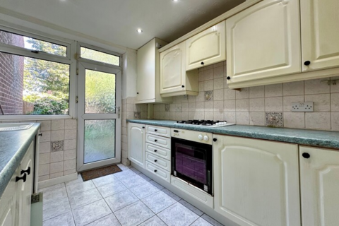 3 bedroom semi-detached house to rent, Rosewood Avenue, Manchester, M43