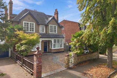 5 bedroom detached house for sale - Queen Annes Place, Enfield