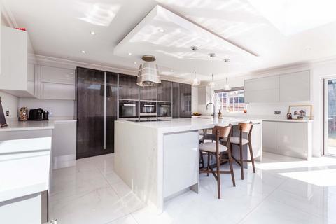 5 bedroom detached house for sale, Lascelles Road, Langley SL3