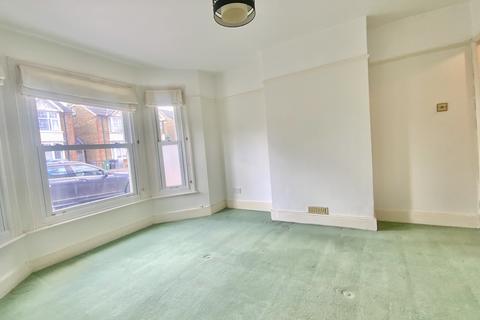 1 bedroom flat to rent, Hook Road, Epsom KT19