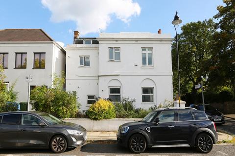 3 bedroom flat for sale, Champion Grove, London, SE5