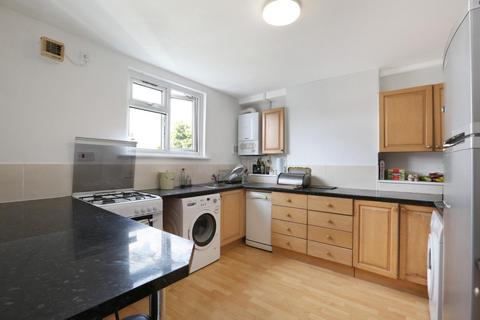 3 bedroom flat for sale, Champion Grove, London, SE5