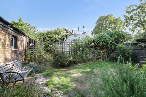 3 bedroom flat for sale, Champion Grove, London, SE5