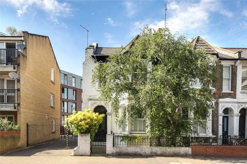 3 bedroom flat for sale, Richmond Road, Hackney, London, E8