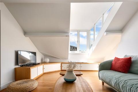 3 bedroom flat for sale, Richmond Road, Hackney, London, E8