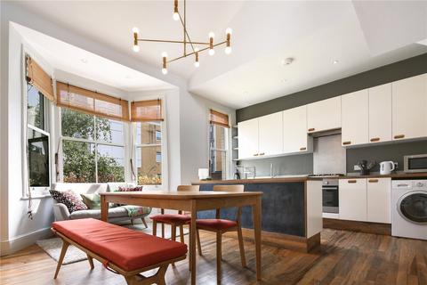 3 bedroom flat for sale, Richmond Road, Hackney, London, E8