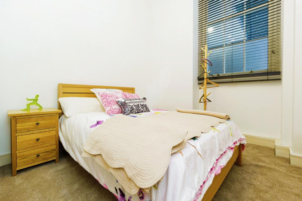 Apartment in Liverpool - More
