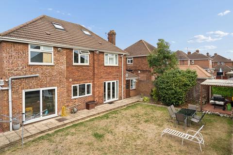 5 bedroom detached house for sale, The Glen, Langley  SL3