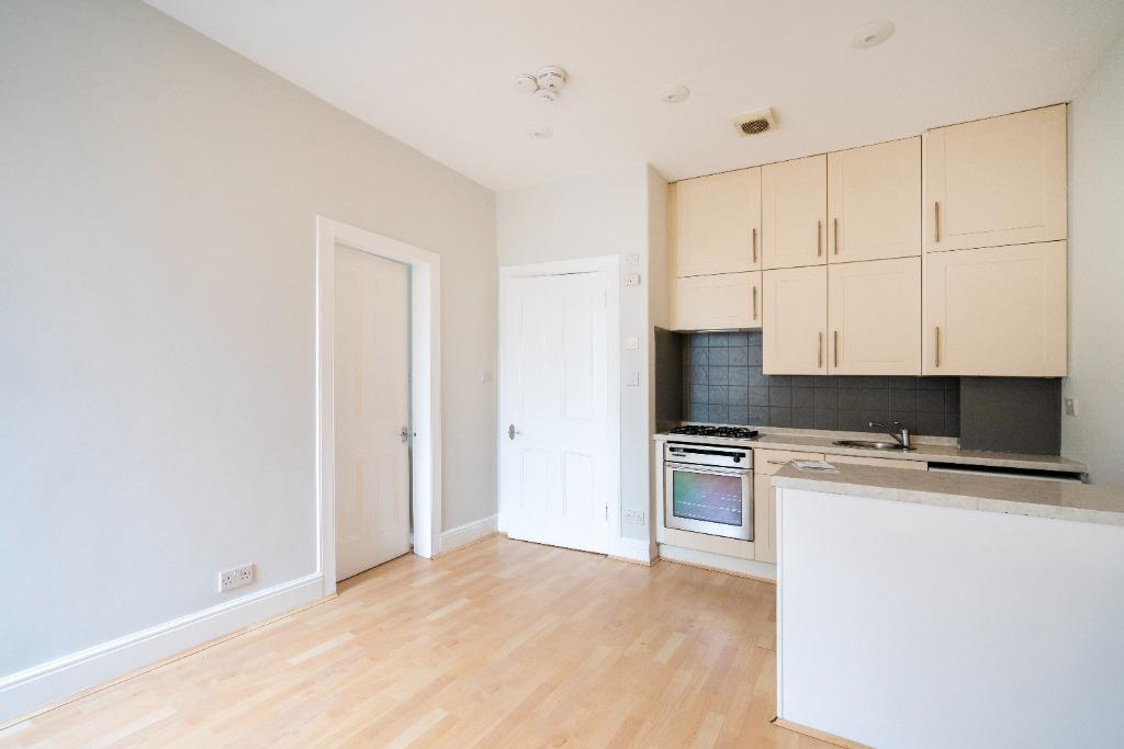 Apartment in Edinburgh - View 4