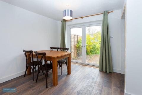 3 bedroom terraced house to rent, Darby Way, Somerset TA4